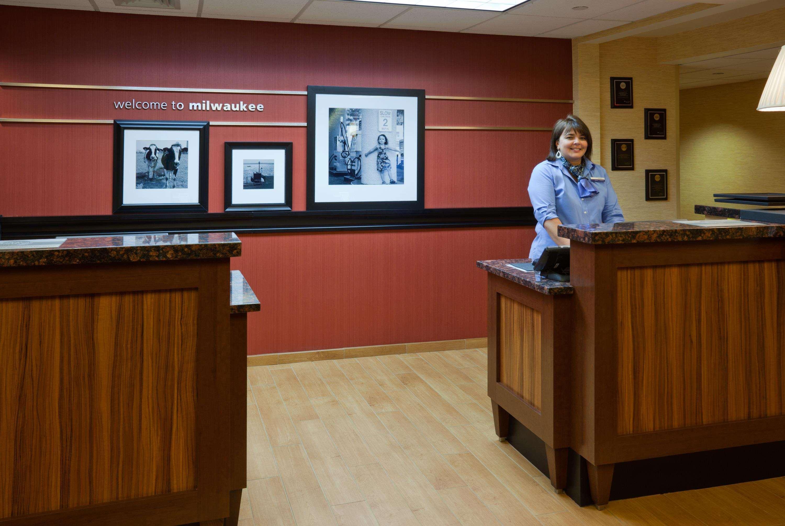 Hampton Inn Milwaukee Airport Экстерьер фото