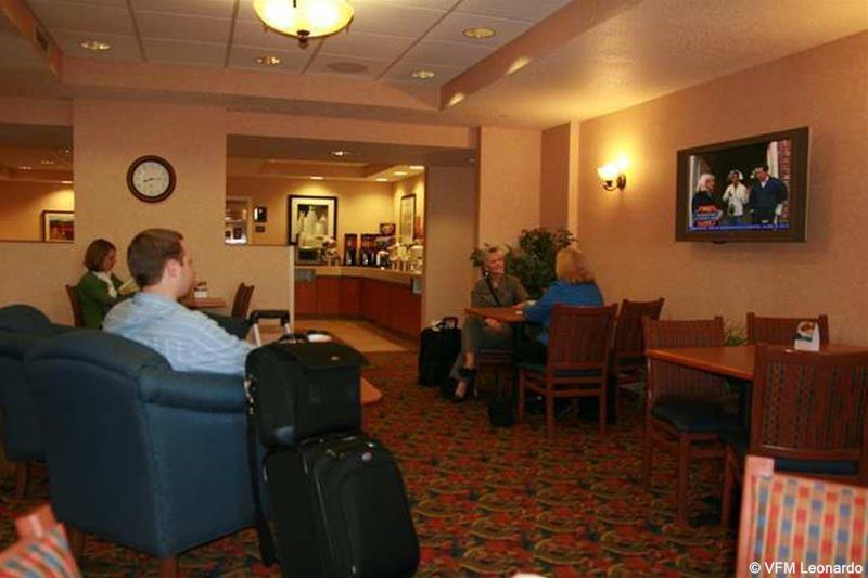 Hampton Inn Milwaukee Airport Интерьер фото